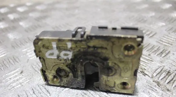 Iveco Daily 30.8 - 9 Front door lock