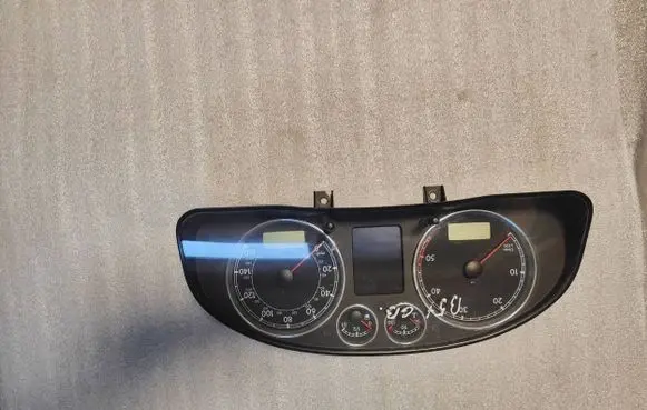 Volkswagen PASSAT B5.5 Speedometer (instrument cluster) 3B0920926A