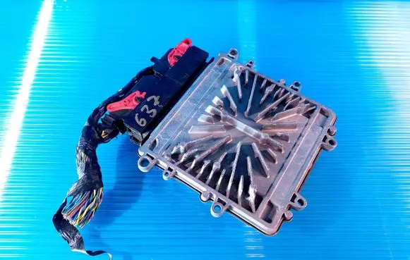 Volvo V70 Engine control unit/module 0281015286 P31303388