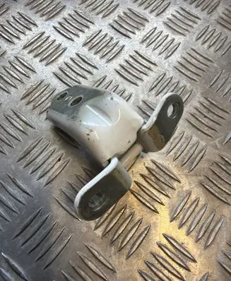 KIA Sportage Front door lower hinge