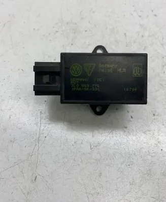 Volkswagen Touareg I Seat heating relay 7L0959772 16704