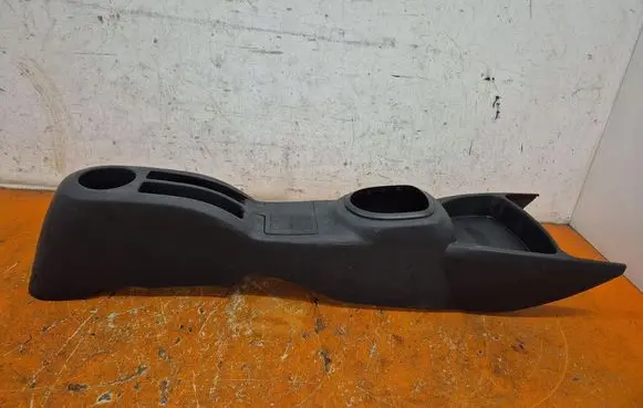 Toyota Yaris Center console 589100D010