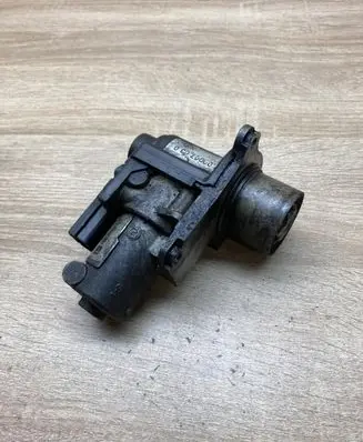 Volkswagen Golf V EGR valve 700007030 03G131501N
