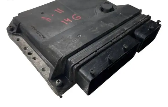 Toyota Avensis T270 Engine control unit/module 8966105F20