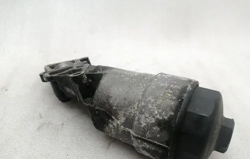 Mercedes-Benz CLS C219 Oil filter mounting bracket A1561800410