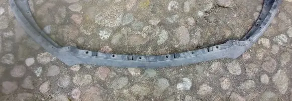 Front bumper lip