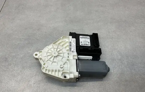 Volkswagen Golf VI Front door window regulator motor 1Q0959702H 5K0959792A