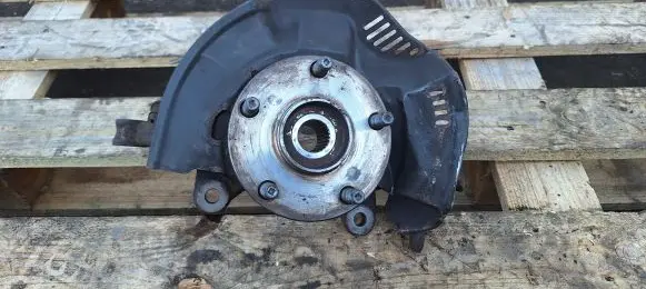Toyota Auris 150 Front wheel hub