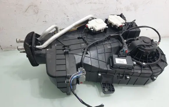 Dodge Durango III Interior heater climate box assembly 68186198AD