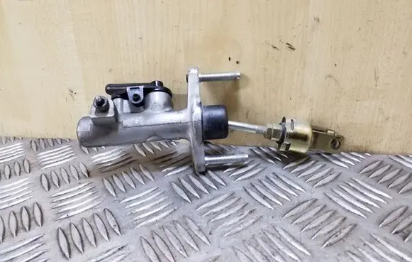 Toyota Yaris Verso Clutch master cylinder