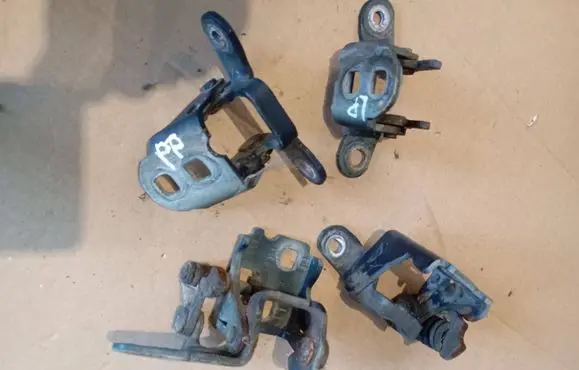 Dodge Caliber Front door hinge set 