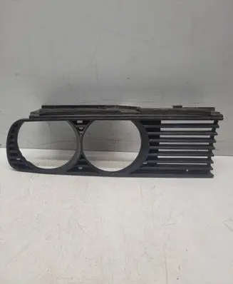 BMW 3 E30 Under headlight/headlamp trim 18760920