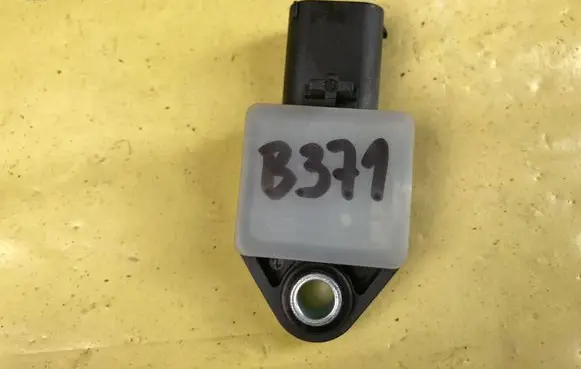 Mercedes-Benz B W245 Airbag deployment crash/impact sensor A1698210451