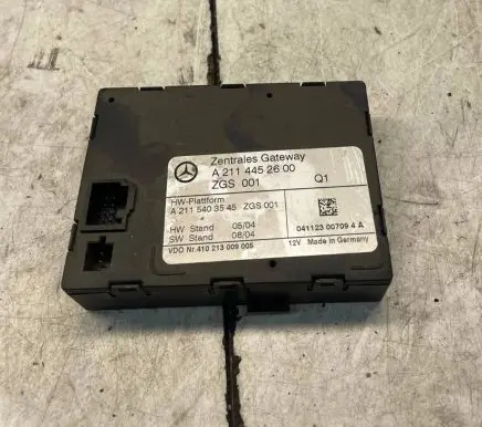 Mercedes-Benz E W211 Gateway control module A2115403545 A2114452600
