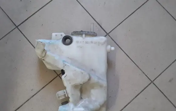 Mercedes-Benz E W211 Windshield washer fluid reservoir/tank 2118601460