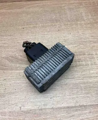 Opel Vectra B Glow plug pre-heat relay 09132691 51299008Main WithPlug