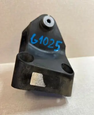 Mercedes-Benz E W213 Engine mounting bracket A6542232200