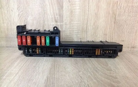 BMW 5 E60 E61 Fuse module 695733002
