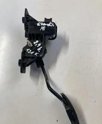 Mitsubishi Grandis Accelerator throttle pedal