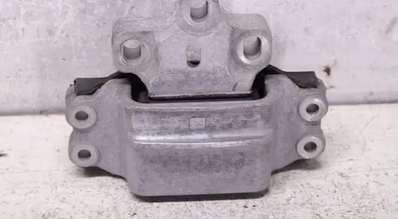 Audi Q3 8U Engine mount bracket 8J0199555 8J0199555K