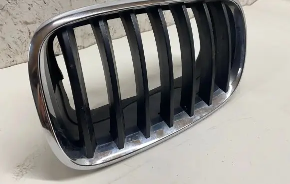 BMW X5 E70 Front bumper upper radiator grill 7171395