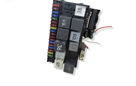 Volkswagen Golf III Fuse box set 357937039