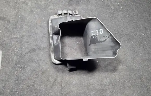 BMW 3 F30 F35 F31 Other engine bay part 15677210 8054232