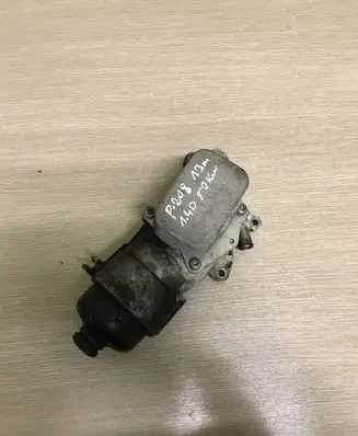 Peugeot 208 Oil filter mounting bracket
