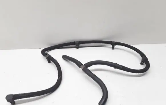 Volvo XC70 Fuel injector supply line/pipe 