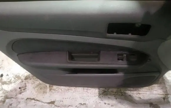 Ford Focus Front door card panel trim