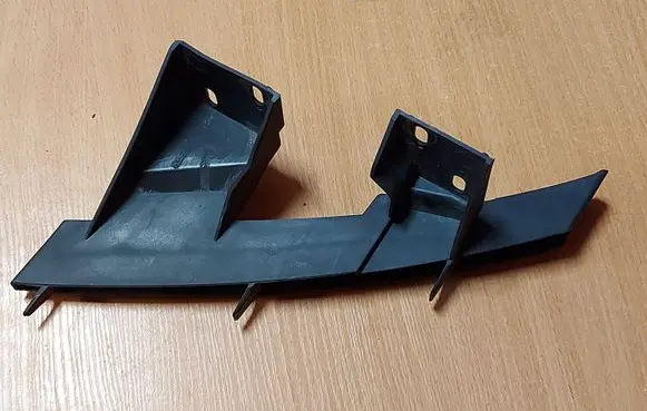 Audi Q7 4L Front bumper mounting bracket 4L0807334