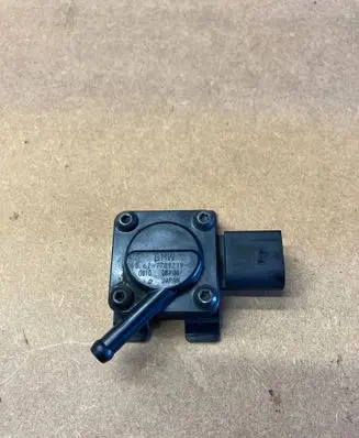 BMW 5 E60 E61 Exhaust gas pressure sensor 7789219