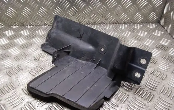 Nissan Qashqai+2 Radiator trim 
