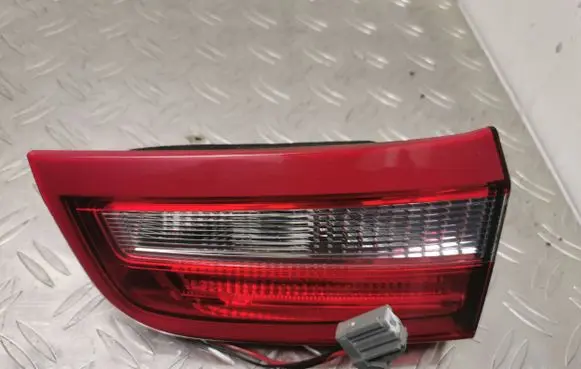 Tailgate rear/tail lights