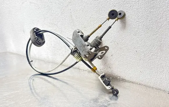 Opel Vectra C Gear shift cable linkage 55556279
