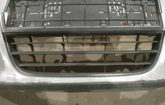 Volkswagen Polo IV 9N3 Front bumper lower grill 