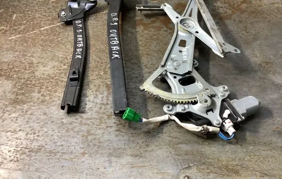 Subaru Outback Rear door window regulator with motor PETGF45 611080