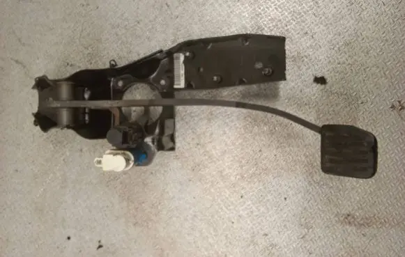 Ford Galaxy Brake pedal 7G9N2D094JA
