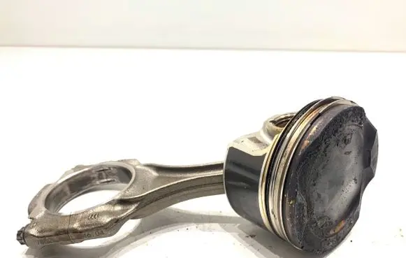 BMW 5 G30 G31 G38 Piston with connecting rod 7852246