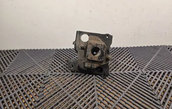 Toyota Prius (XW20) Engine mount bracket