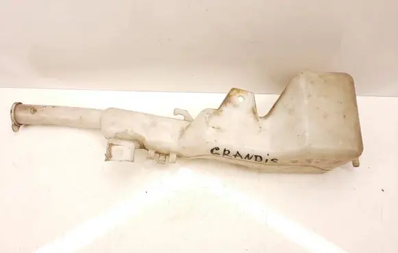 Mitsubishi Grandis Windshield washer fluid reservoir/tank