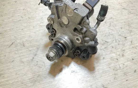 Mercedes-Benz Sprinter W906 Fuel injection high pressure pump A6510701801