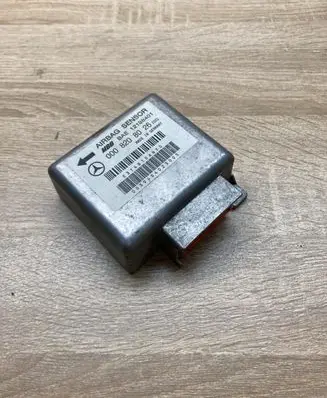 Mercedes-Benz C W202 Airbag control unit/module 0008208026