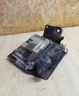 Opel Zafira B Engine control unit/module 55205621 1039S18791 0281013593