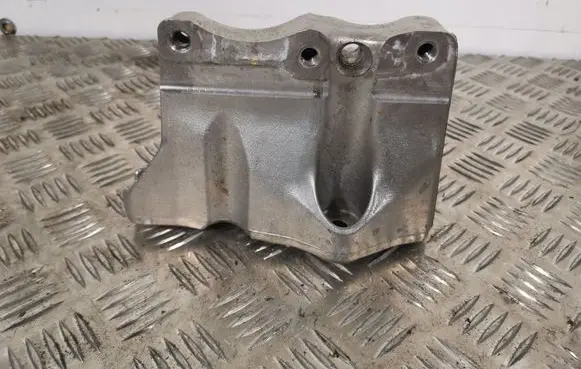 Mini Cooper Countryman F60 Engine mounting bracket 8631940