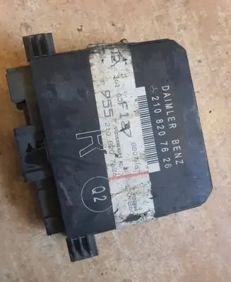 Mercedes-Benz E W210 Door control unit/module 2108207626 8807867