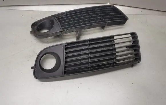 Audi A6 S6 C5 4B Front bumper lower grill 4B0807682M 4B0807681