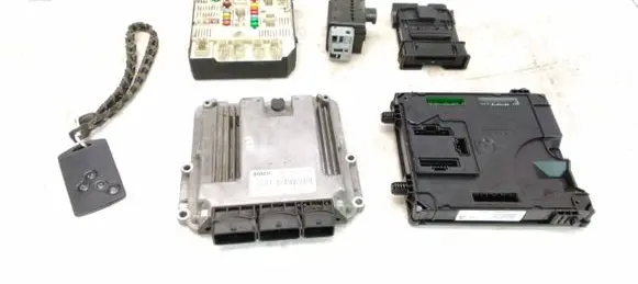 Renault Laguna III Engine ECU kit and lock set 0281014646 8200726880 8200905110