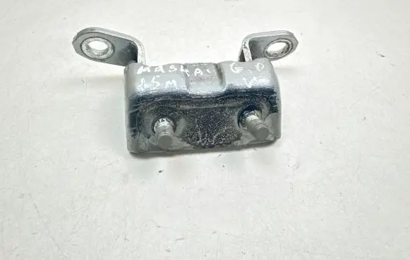 Nissan Qashqai Rear door upper hinge