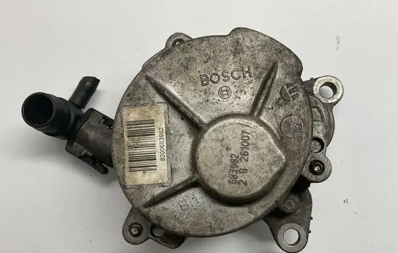 Opel Vivaro Vacuum pump 8200683982 683982 2b261007